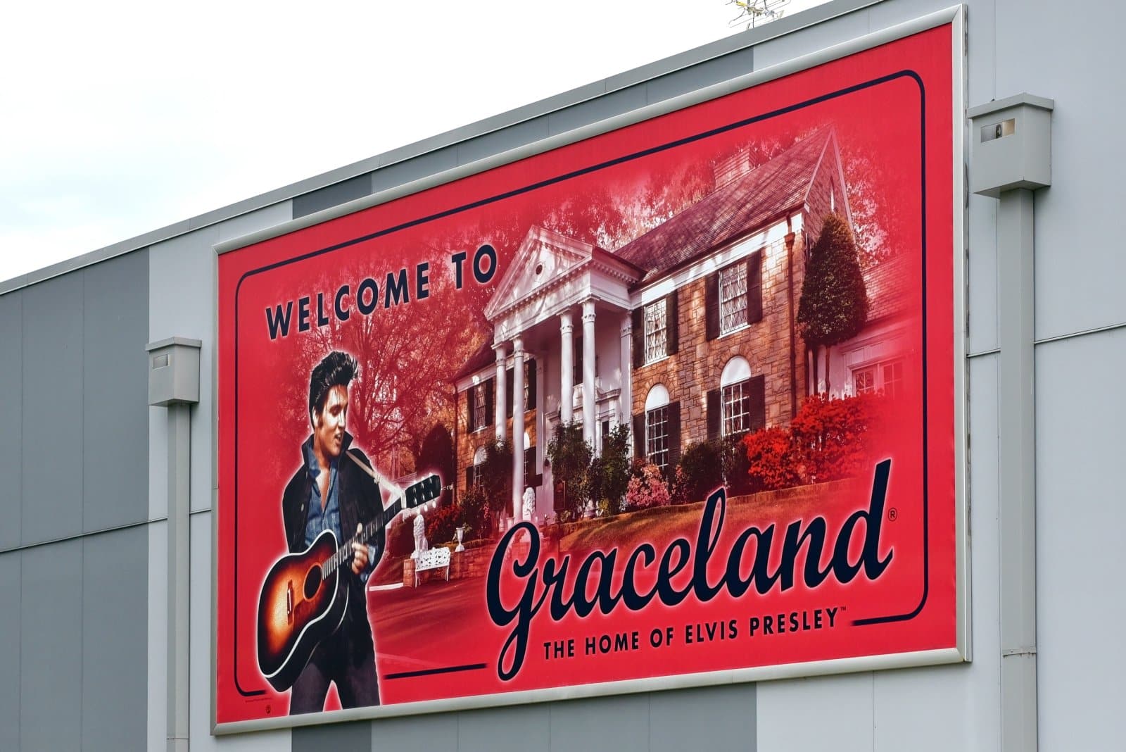<p class="wp-caption-text">Image Credit: Shutterstock / Paul McKinnon</p>  <p><span>Graceland, the home of Elvis Presley, is a must-visit for fans of the King. This mansion-turned-museum displays Elvis’s memorabilia, costumes, and automobiles, offering a glimpse into the private life of one of music’s greatest icons.</span></p>