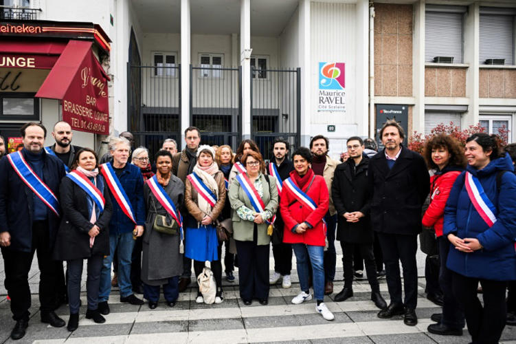Paris officials rally in support of school headmaster in hijab row