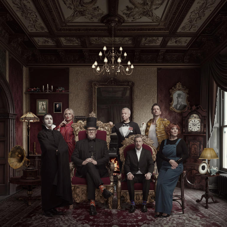 The Taskmaster season 17 contestants alongside creator Alex Horne and co-host Greg Davies, seated right and left respectively (Photo: Simon Webb/Channel 4)