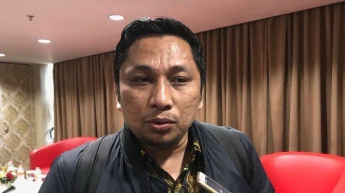 MENDESAK DPR - Pakar Hukum Tata Negara Universitas Andalas, Feri Amsari, mendesak DPR RI segera memanggil purnawirawan jenderal TNI yang minta Gibran digulingkan. (Kompas.com)