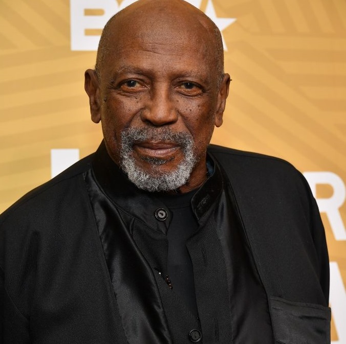 Iconic and pioneer Oscar-winning actor Louis Gossett Jr. has died in California, AP reports. Gossett Jr. had a spectacular seven-decade career, but encountered hardship and racism along the way. The first black man to win an Oscar for a supporting role, he also won an Emmy for his role in the television miniseries Roots. Louis Gossett Jr. paved the way for several other actors. The star died in Santa Monica. The cause of death was not immediately released. He was 87 years old.