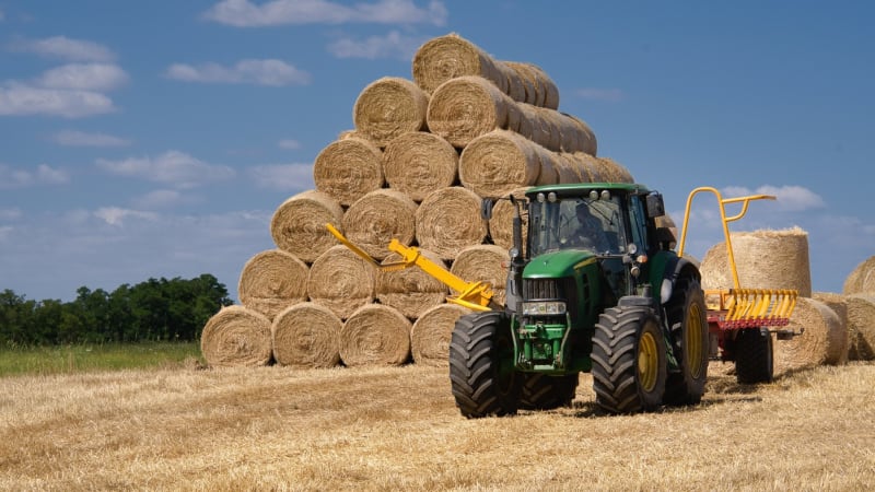 čeští farmáři kupují ruská hnojiva, jsou nejlevnější. podporujeme agresora, nechápe expert