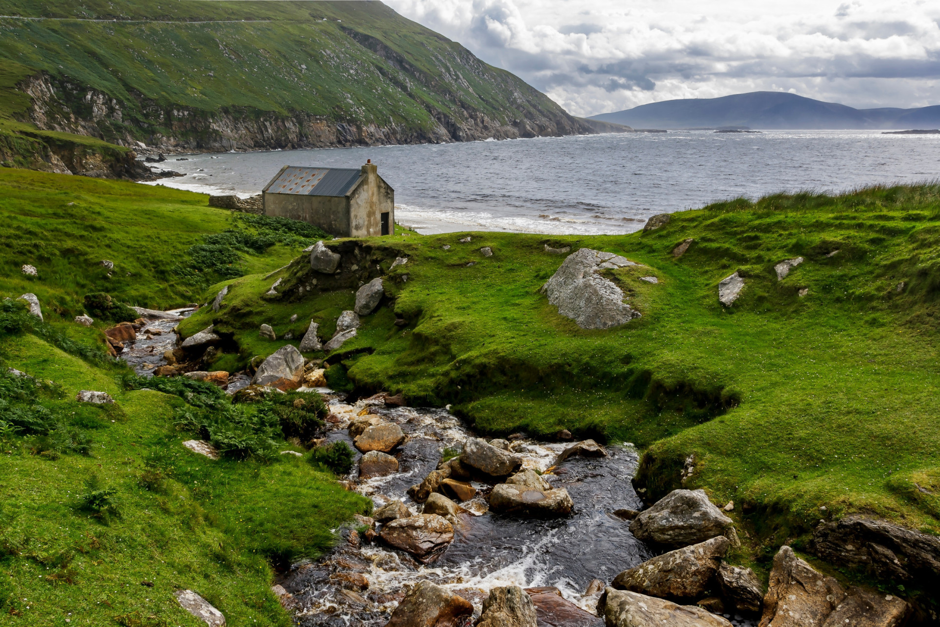 <p>If you're a fan of nature and the slower-paced life, perhaps you should consider adding <a href="https://www.starsinsider.com/travel/283631/ireland-forever-the-emerald-isle" rel="noopener">Ireland</a>'s islands to your travel bucket list. Apart from the jaw-dropping, raw, and rocky coastline, the islands themselves are home to rare wildlife, with many also containing ruins that offer a window into the past. It's not difficult to imagine the myth of ancient Irish folklore as you explore these landscapes. What's more, the western location of these islands make them the perfect place to get a front row seat to some of the most stunning sunsets you'll witness!</p> <p>Intrigued? Click on the following gallery to discover the Irish islands you need to visit.</p><p>You may also like: </p>
