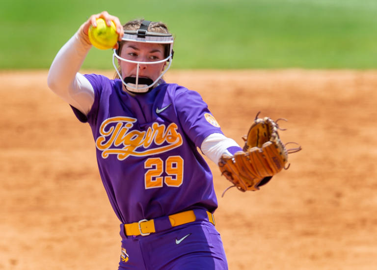 Lsu Softball Falls In Series Opener At Florida