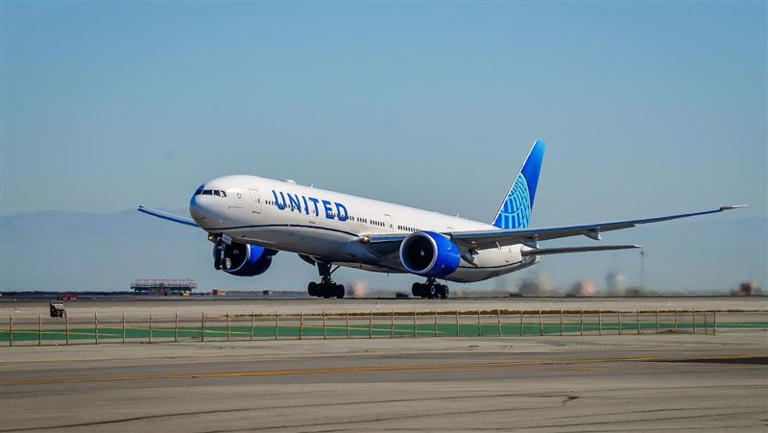 聯合航空一架787客機，在飛行途中遭遇大亂流，機長迫降在紐約州的斯圖爾特國際機場。（圖／聯合航空提供）