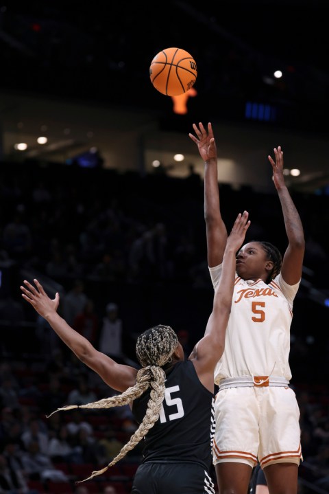 Longhorns Smother Gonzaga Defensively, Advance To Elite Eight 69-47