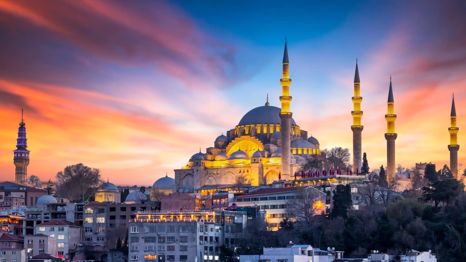 <p class="wp-caption-text">Image Credit: Shutterstock / Avigator Fortuner</p>  <p>A city that straddles two continents, Istanbul is a mesmerizing blend of East and West, ancient and modern.</p>