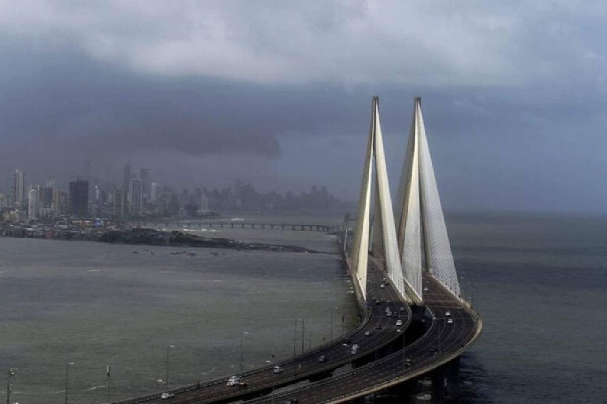 25,000-ton girder connecting mumbai's coastal road and sea link installed