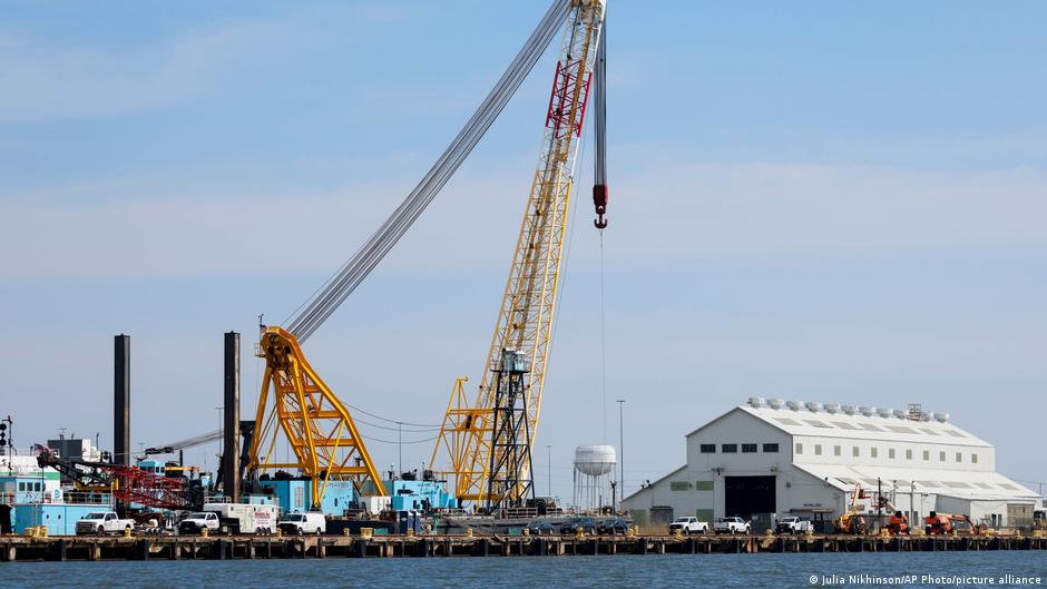 Baltimore: Crews To Lift First Piece Of Collapsed Bridge