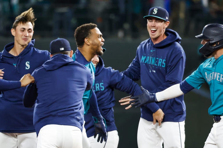MLB roundup: Mariners rally past Red Sox in 10th