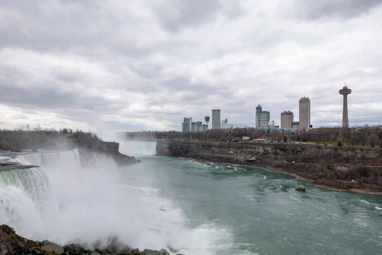 Niagara Falls declares state of emergency ahead of eclipse as 1 million