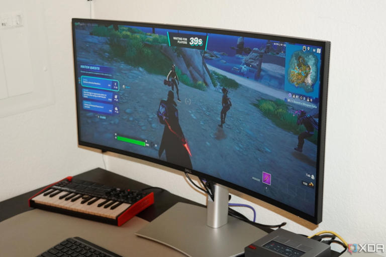 Fortnite gameplay on the Dell UltraSharp 34 monitor.