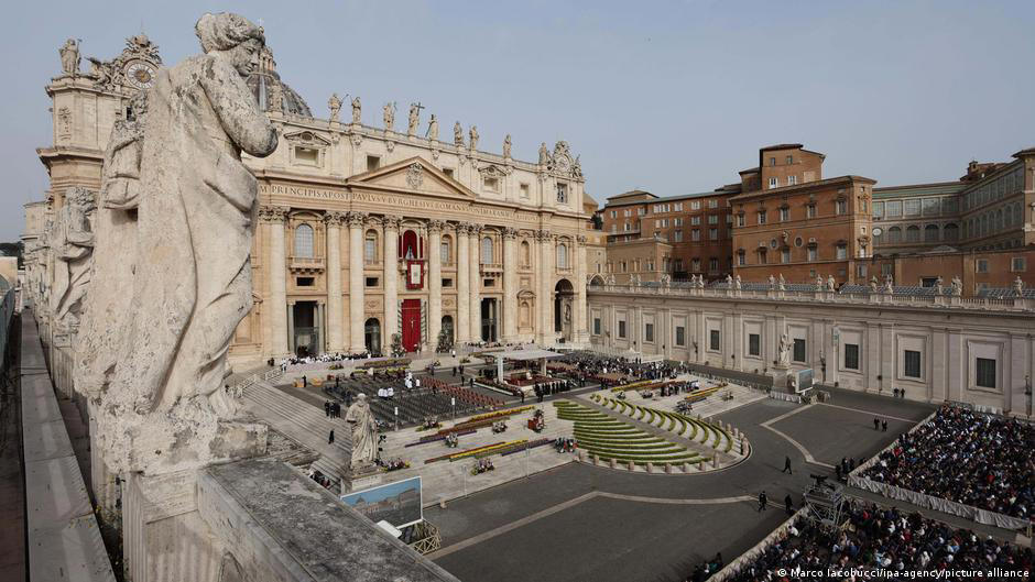 Vatican Pope Francis opens Easter Sunday celebrations