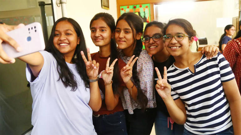 BSEB Declares Bihar Board 10th Result 2024: 13.8 Lakh Students Pass, Improvement in Pass Percentage