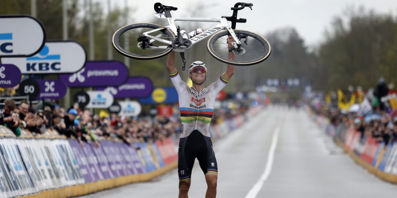 Superieure Mathieu Van Der Poel Soleert Op Heroïsche Wijze Naar Derde ...