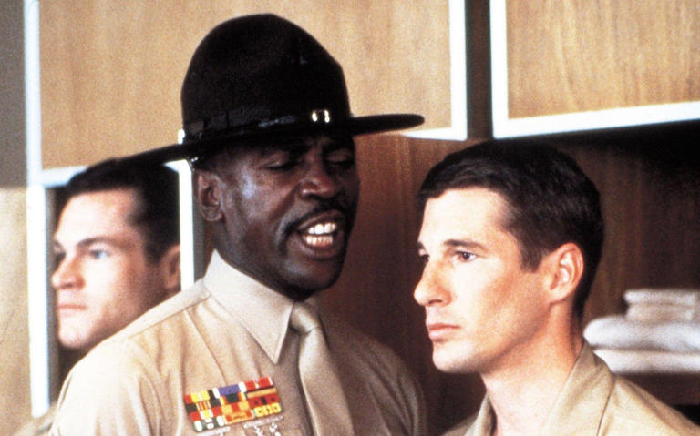 Louis Gossett and Richard Gere in An Officer and a Gentleman - ALAMY