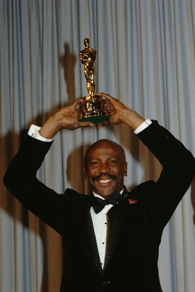 Louis Gossett with his best Supporting Actor Oscar - Sygma