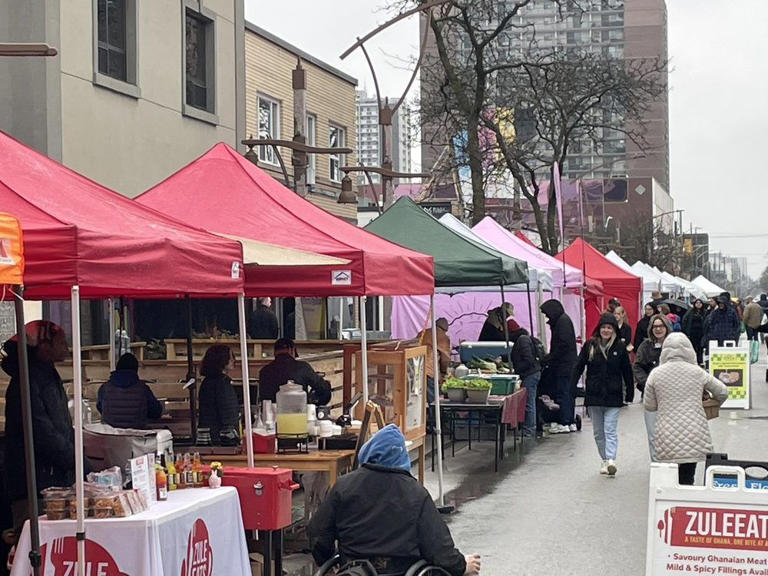 Downtown Windsor Farmers' Market draws loyal customers on first day