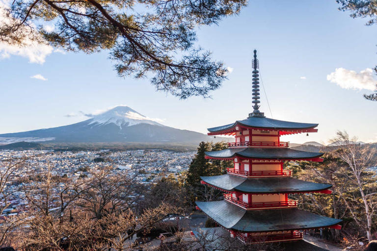Planning a trip to Japan? Let this one week Japan itinerary help you cover the highlights! Everything you need for the perfect Japan trip.