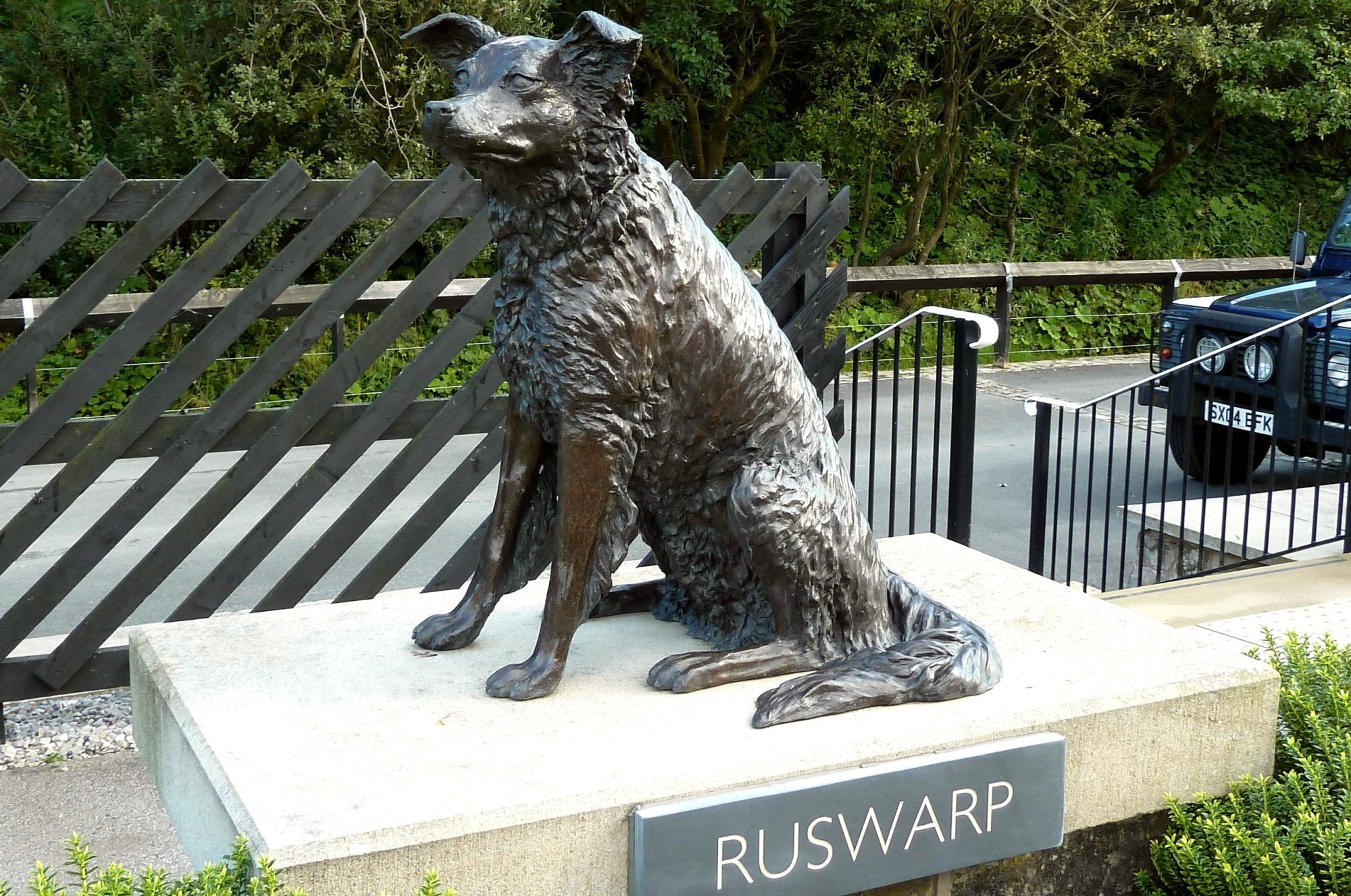 30 of the World's Most Iconic Dog Statues