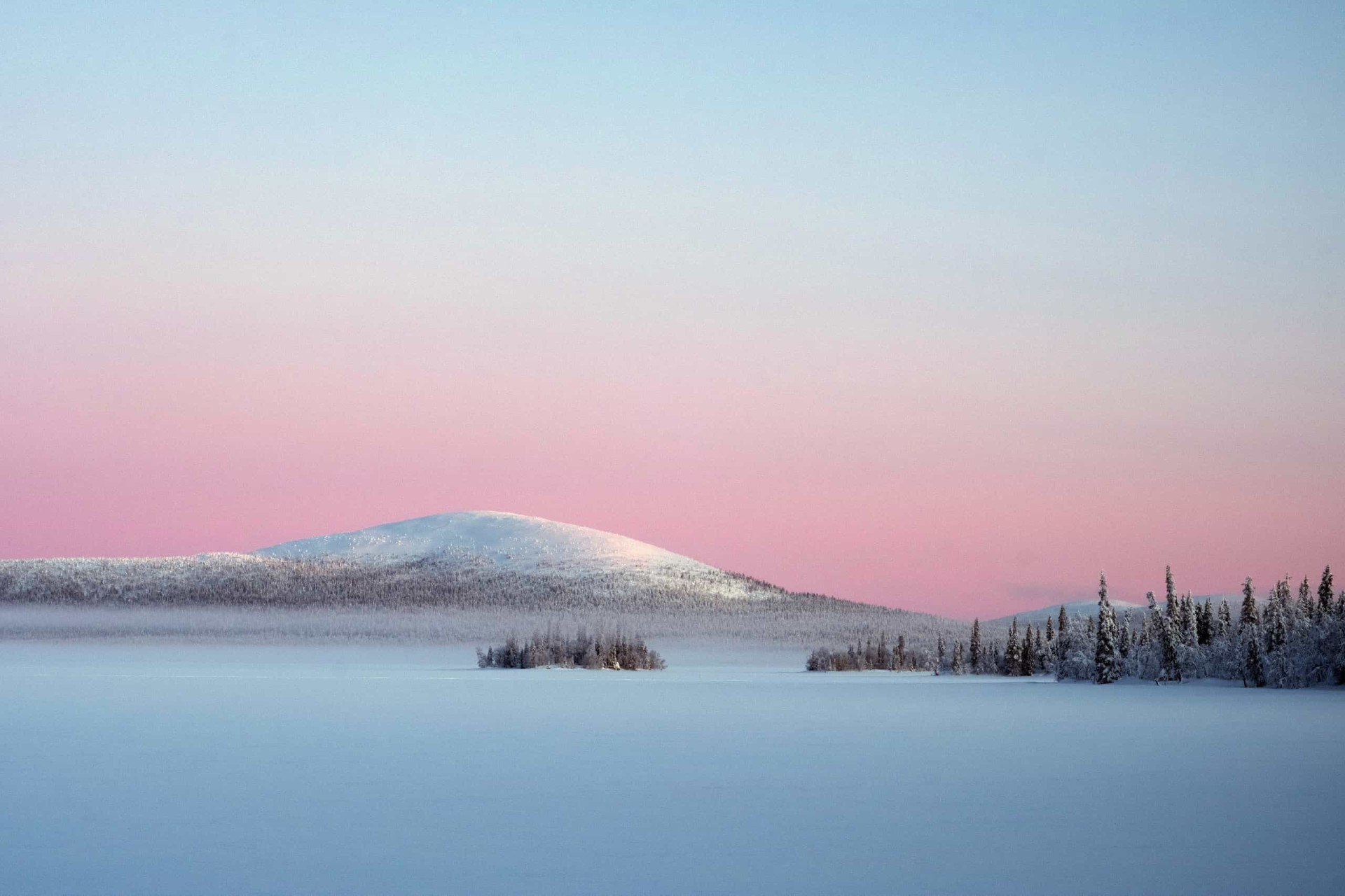 <p>La beauté hivernale de la Laponie attire les touristes en quête d'aventure, les amateurs de nature sauvage et des centaines de fans du Père Noël. </p><p>Tu pourrais aussi aimer: </p>