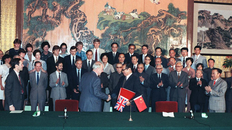 1984年12月19日，中英兩國政府在人民大會堂簽署《中英聯合聲明》。