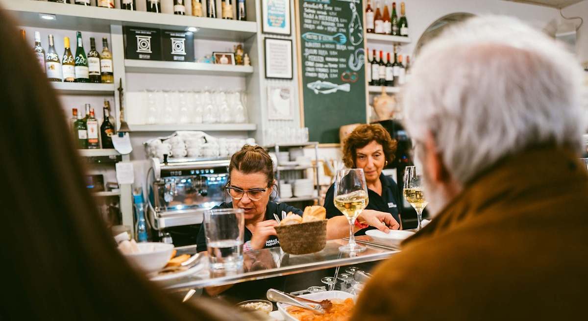 seguridad social mejorará el acceso a la jubilación de los camareros o jornaleros del campo