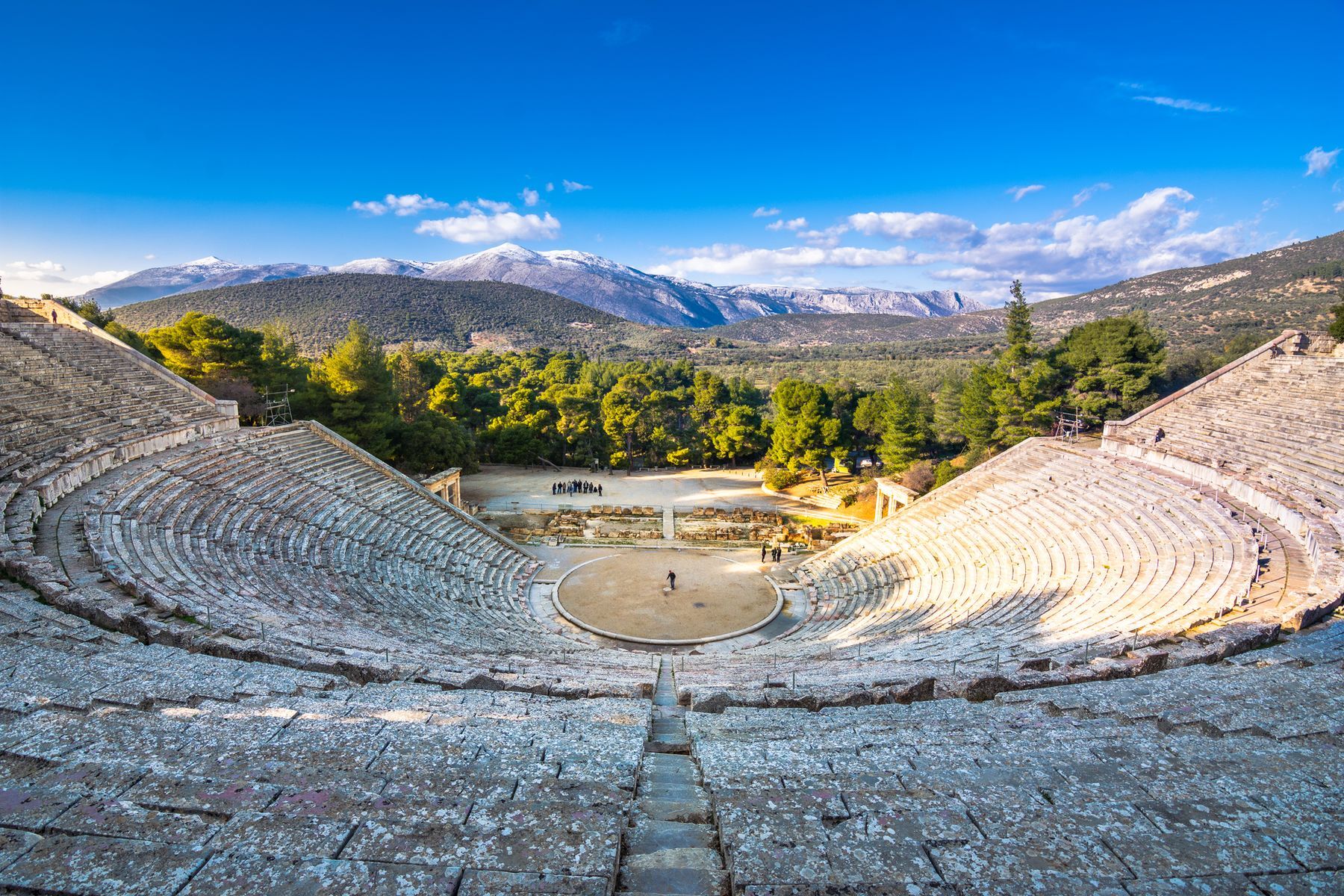 Cradle of Greek mythology, the sublime <a href="https://www.discovergreece.com/peloponnese" rel="noreferrer noopener">Peloponnese</a> peninsula is located in southern Greece. Discover its treasures with a visit to <a href="https://historyandarchaeologyonline.com/the-citadel-of-mycenae/" rel="noreferrer noopener">Mycenae</a>, whose citadel ruins testify to the grandeur of the Mycenaean civilization. Also stop by <a href="https://www.greeka.com/peloponnese/epidaurus/sightseeing/epidaurus-ancient-theatre/" rel="noreferrer noopener">Epidaurus’s ancient theatre</a> and the pretty town of <a href="https://greeceinsiders.travel/day-trip-mycenae-nafplio/" rel="noreferrer noopener">Nafplio</a>. In Olympia, the sacred archaeological site of the <a href="https://visitworldheritage.com/en/eu/archaeological-site-of-olympia-greece/7d32eb45-1582-496a-b5b0-338b417b3a80" rel="noreferrer noopener">Olympic Games</a> will transport visitors back to antiquity, while olive aficionados shouldn’t miss the town of <a href="https://www.visitgreece.gr/mainland/peloponnese/kalamata/" rel="noreferrer noopener">Kalamata</a> for delicious tastings.