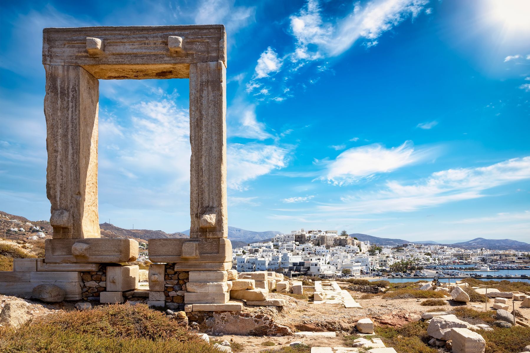 Paradise islands, historical relics, and countless other attractions make Greece a dream destination for many travellers. To help plan your next voyage into the heart of Greek culture, we’ve put together 20 of the most spectacular places to add to your itinerary.