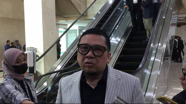 Politikus Partai Golkar Ahmad Doli Kurnia di gedung DPR, Jakarta, Senin (1/4/2024).