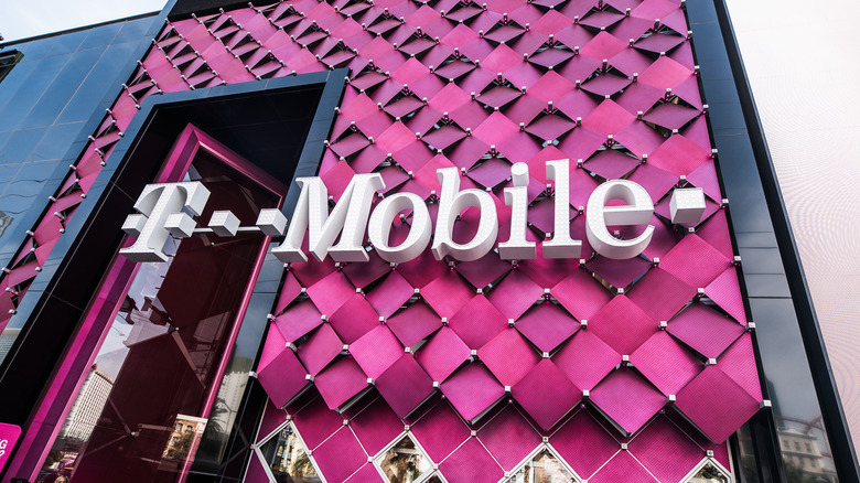 What S The Difference Between T Mobile S Essentials And Magenta MAX Plans   BB1kSK7U.img