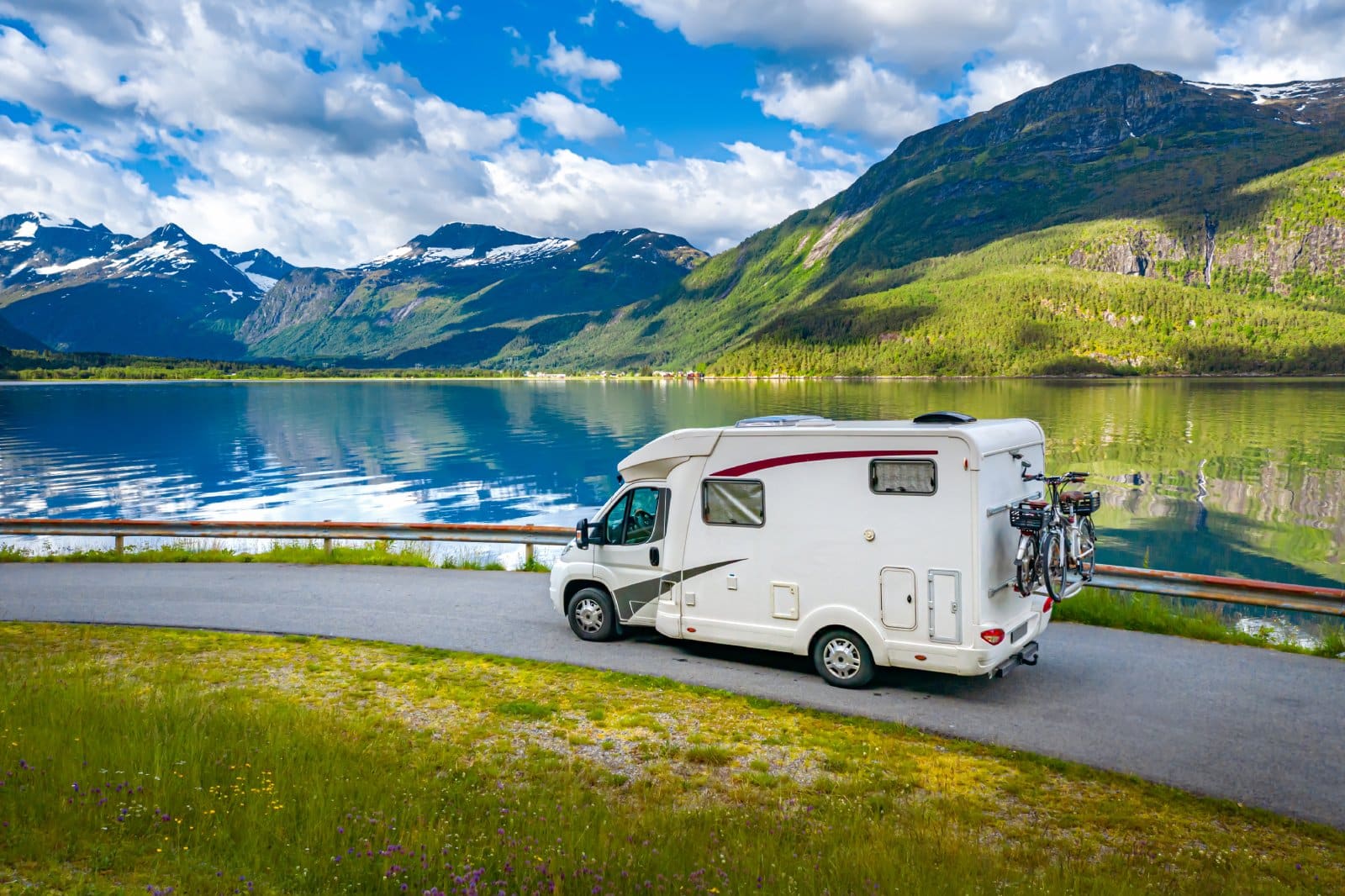 <p class="wp-caption-text">Image Credit: Shutterstock / Andrei Armiagov</p>  <p><span>Nothing says “American vacation” quite like hitting the open road in a home-on-wheels, complete with all the amenities of home, plus the ability to cook a full meal while someone else drives.</span></p>
