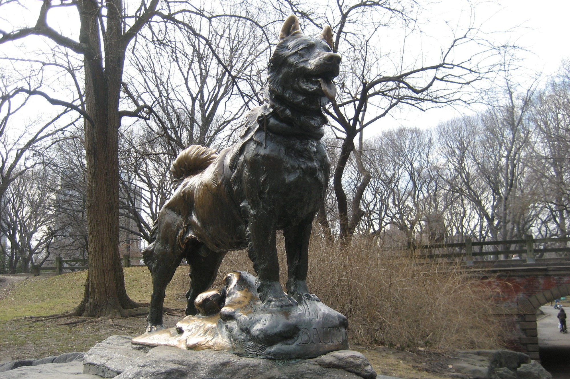 30 of the World's Most Iconic Dog Statues