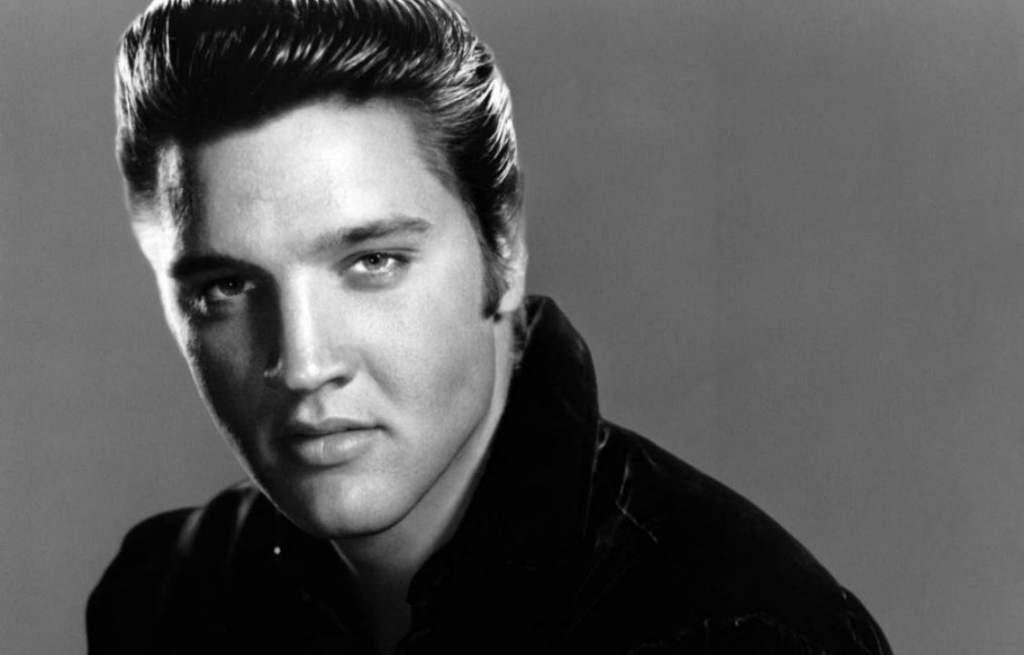 You cannot compile a list of the best and most influential singers in rock' n’ roll without including the king himself, Elvis Presley. Elvis would really take off as one of the pioneers of the rockabilly sound that captivated audiences in the States throughout the 1950s and early 1960s. He is one of the most widely cited vocal influences on rock musicians who followed in his footsteps. Known equally for his shaking hips, Elvis was one of the first to have the feverish and loyal fandom we see associated with rock artists today. In 1977 at the age of 42, Presley died suddenly of a heart attack at his Graceland estate.