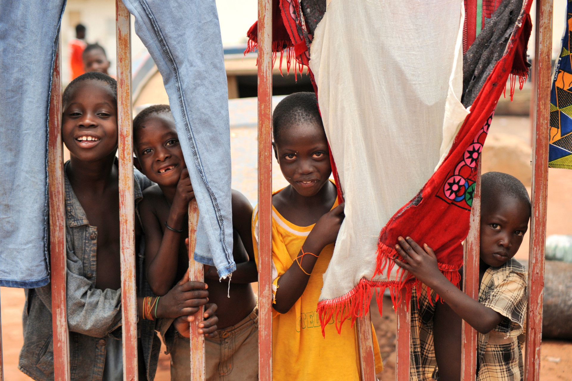 <p>Taux de fécondité moyen par femme : 5,45<br><br>Le taux de fécondité du Mali n'a que légèrement baissé au cours des dernières décennies, ce qui explique qu'il reste élevé.</p><p><a href="https://www.msn.com/fr-fr/community/channel/vid-7xx8mnucu55yw63we9va2gwr7uihbxwc68fxqp25x6tg4ftibpra?cvid=94631541bc0f4f89bfd59158d696ad7e">Suivez-nous et accédez tous les jours à du contenu exclusif</a></p>