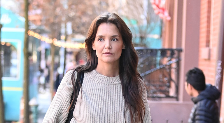 Katie Holmes Takes Daughter Suri On Vacation Amid Reports Tom Cruise Wants To Make Contact