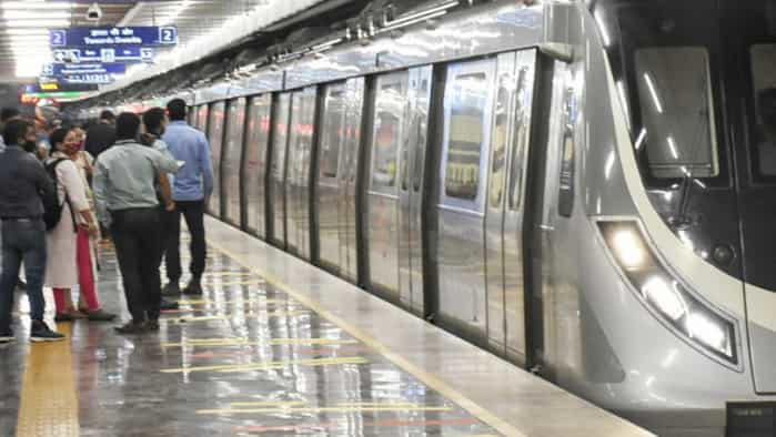 delhi metro yellow line news DMRC imposes temperory speed retriction ...