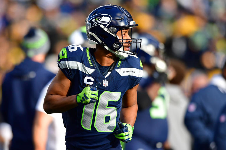 Seahawks WR Tyler Lockett explains silent cadence for a fan