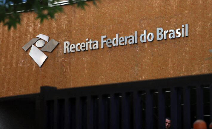 Segundo a Receita Federal, o objetivo dessa medida é o de aprimorar o controle e a fiscalização financeira, aumentando a coleta de dados Foto: Werther Santana/Estadão