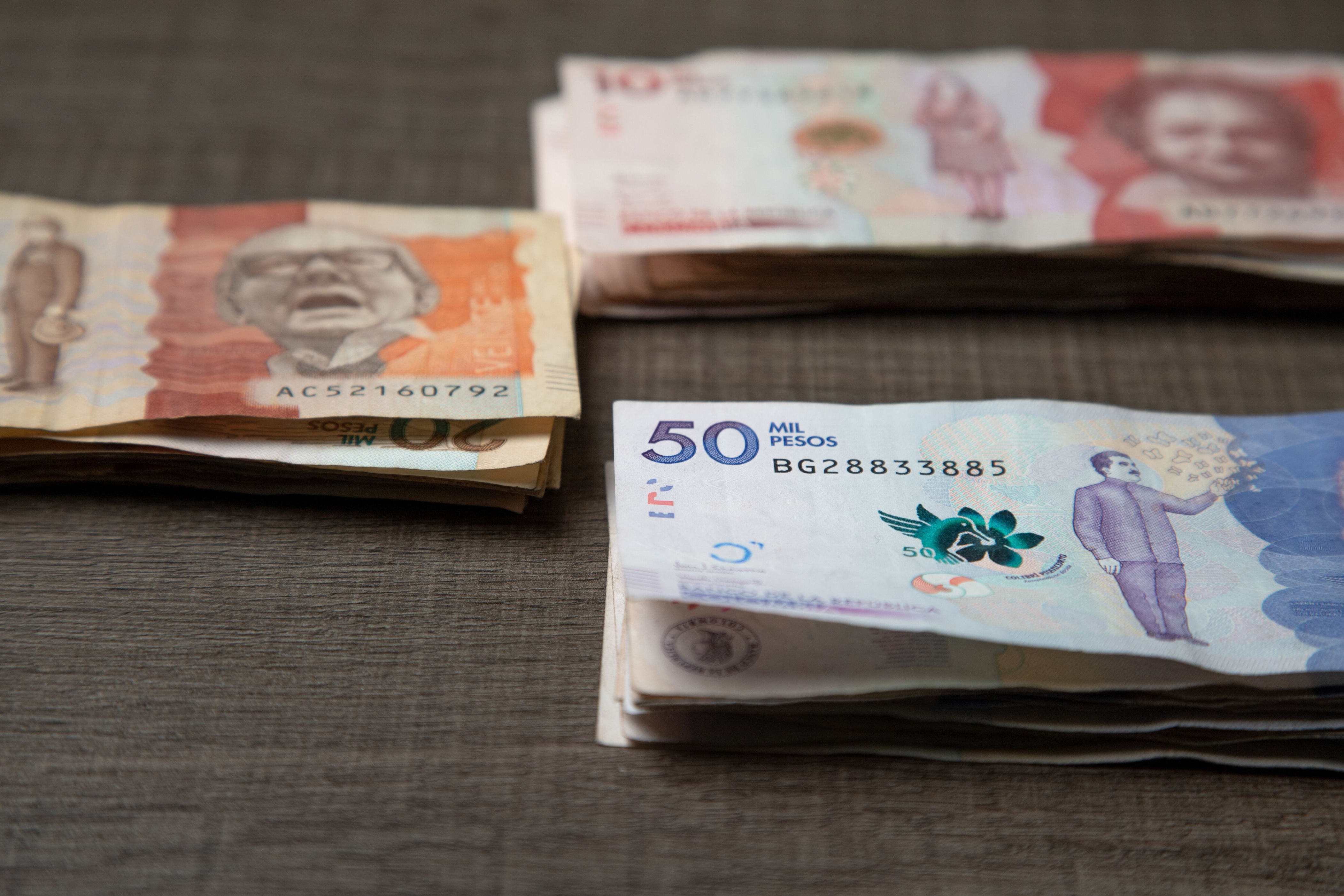 ¿cuántos son 500 dólares en pesos colombianos hoy, viernes 3 de mayo?