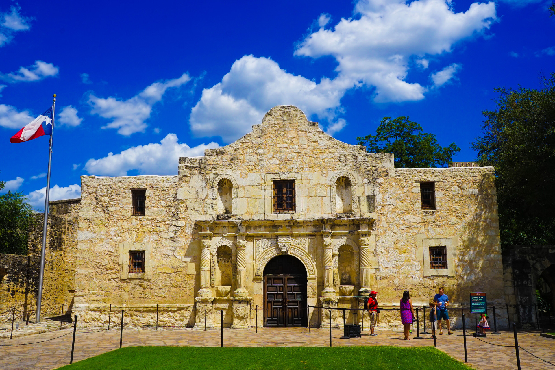Take a trip to the 18th-century Spanish mission, the Alamo.