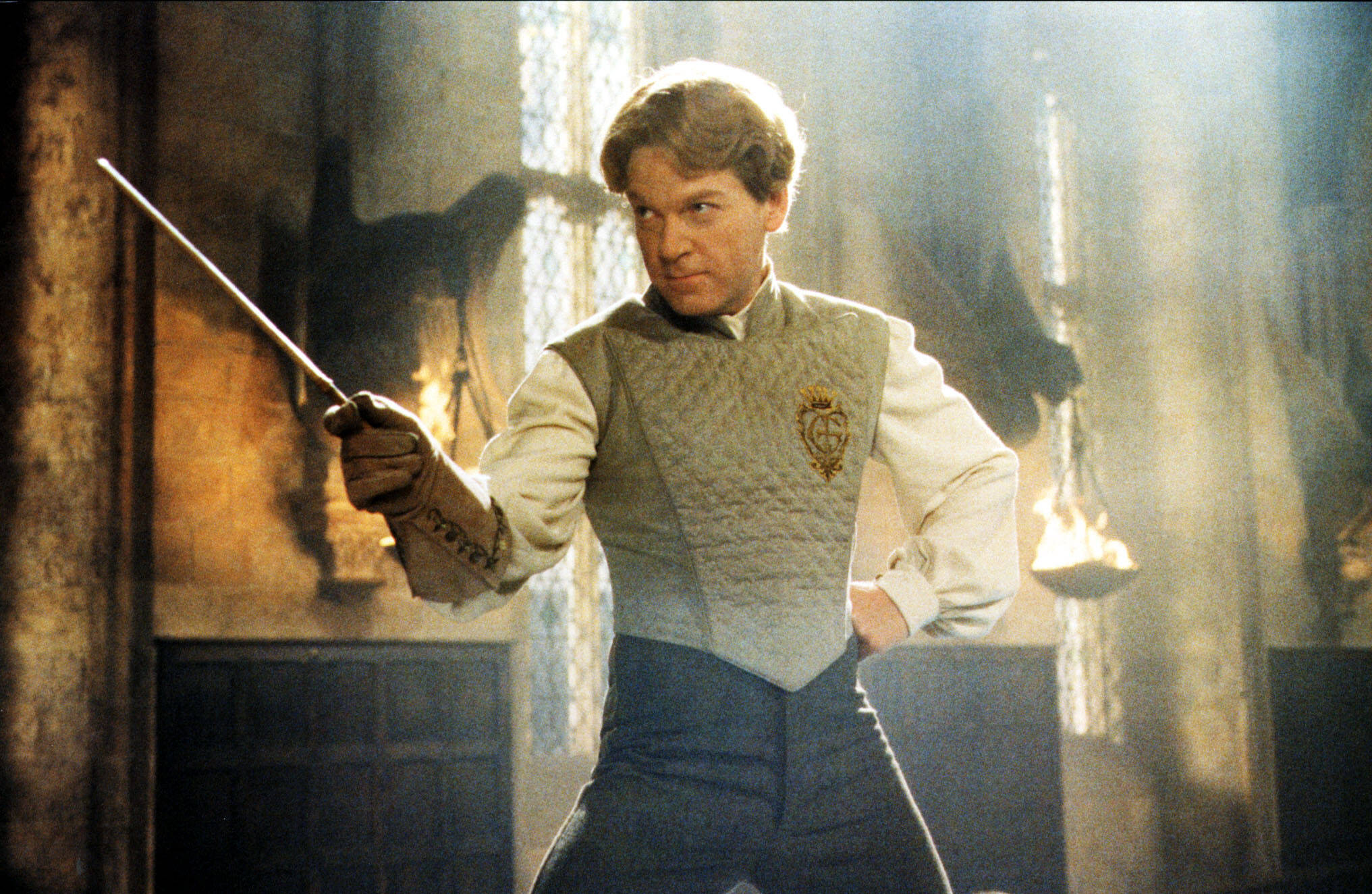 Hugh Grant como Gilderoy Lockhart. 