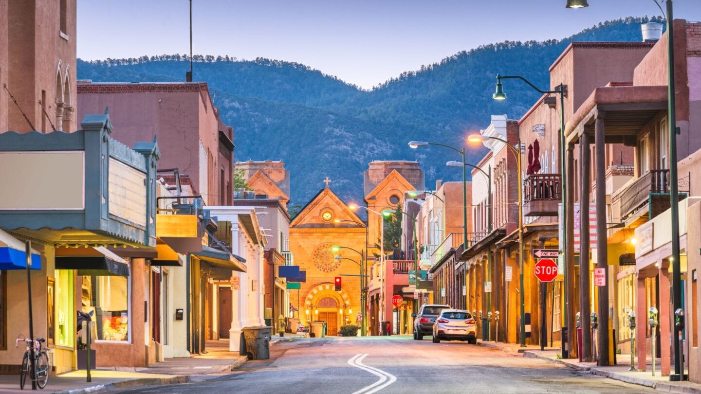 <p>Santa Fe attracts solo travelers with its Pueblo-style architecture, renowned art galleries, and an amazing culinary scene. Tourists can visit Meow Wolf Santa Fe to enjoy immersive art experiences or the Santa Fe Farmers Market for fresh produce.</p>