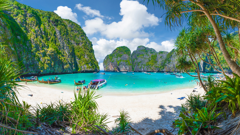 If you’re a first-time traveler looking for an unforgettable adventure, Thailand is the perfect destination for you. With its stunning landscapes, vibrant culture, and friendly locals, Thailand offers an incredible …