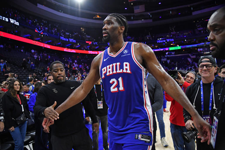 Joel Embiid takes over late in his return, leads 76ers to pivotal win