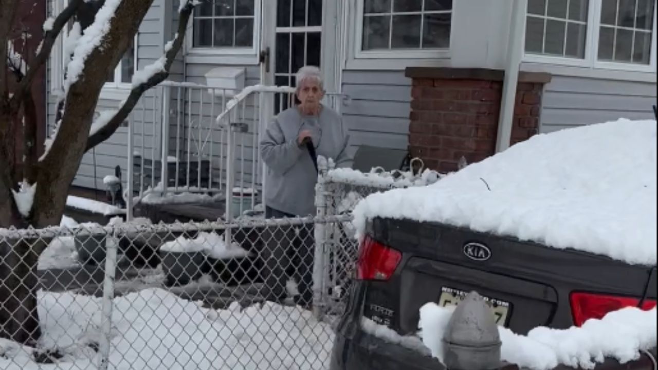 90 Y/o Woman Comedically Flips Off Son-in-law After He Shows Concern ...