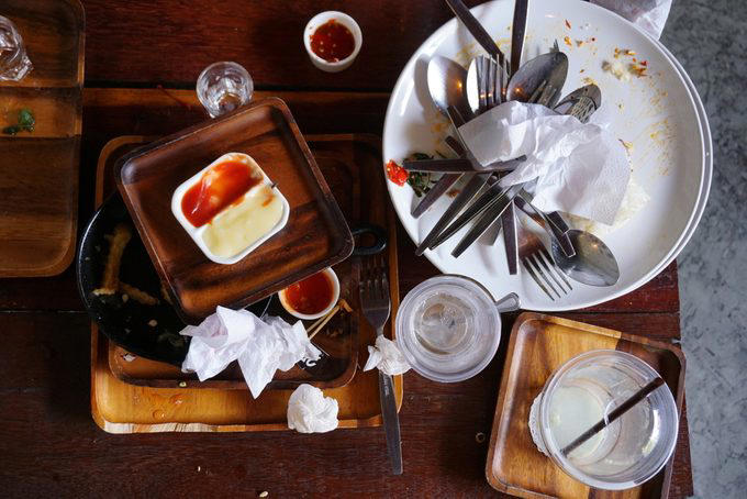 15 Red Flags You’re About to Eat at a Bad Restaurant