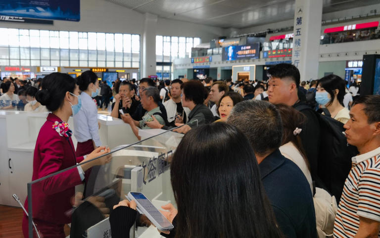 Rail passengers in Fuzhou, provincial capital of Fujian province in southeast China, had their journeys disrupted after tremors from Wednesday's earthquake in Taiwan affected parts of the mainland. Photo: Handout