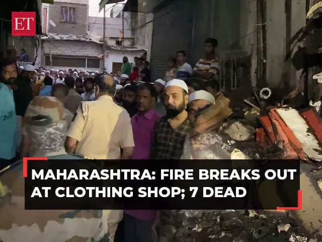 Massive Fire Breaks Out At Clothing Shop In Maharashtra's Chhatrapati ...