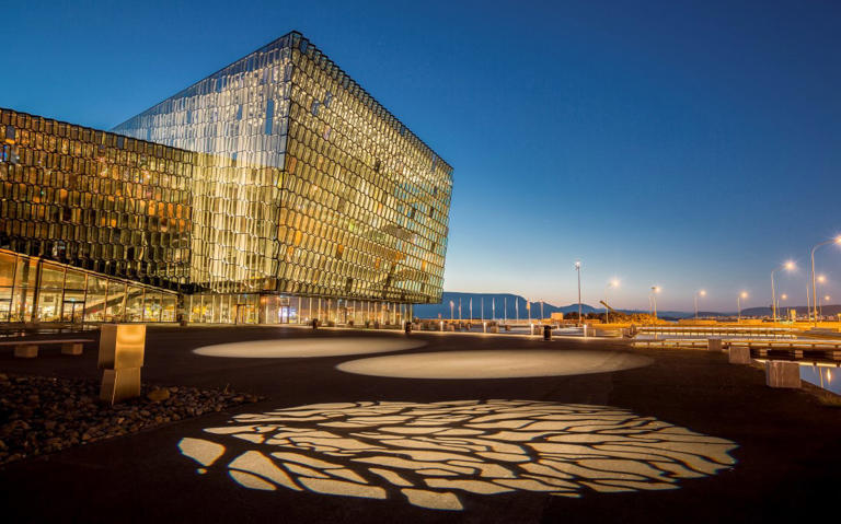 Harpa Concert Hall has gone from being a costly controversy to a source of cultural pride - © Ragnar Th Sigurdsson, www.arctic-images.com/© Ragnar Th Sigurdsson